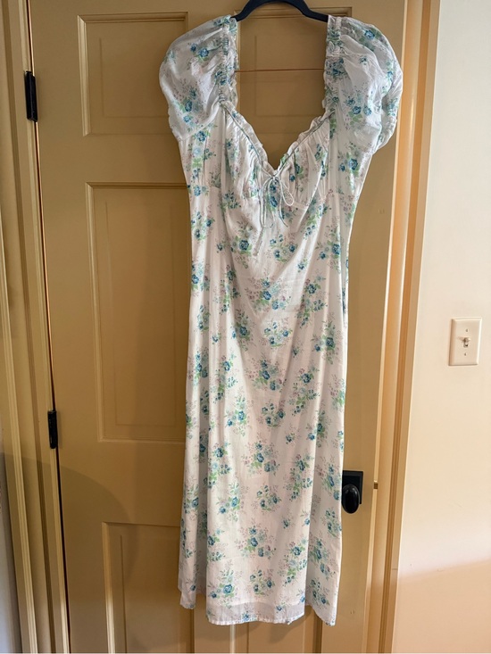 Dresses & Skirts - Women's White Floral dress